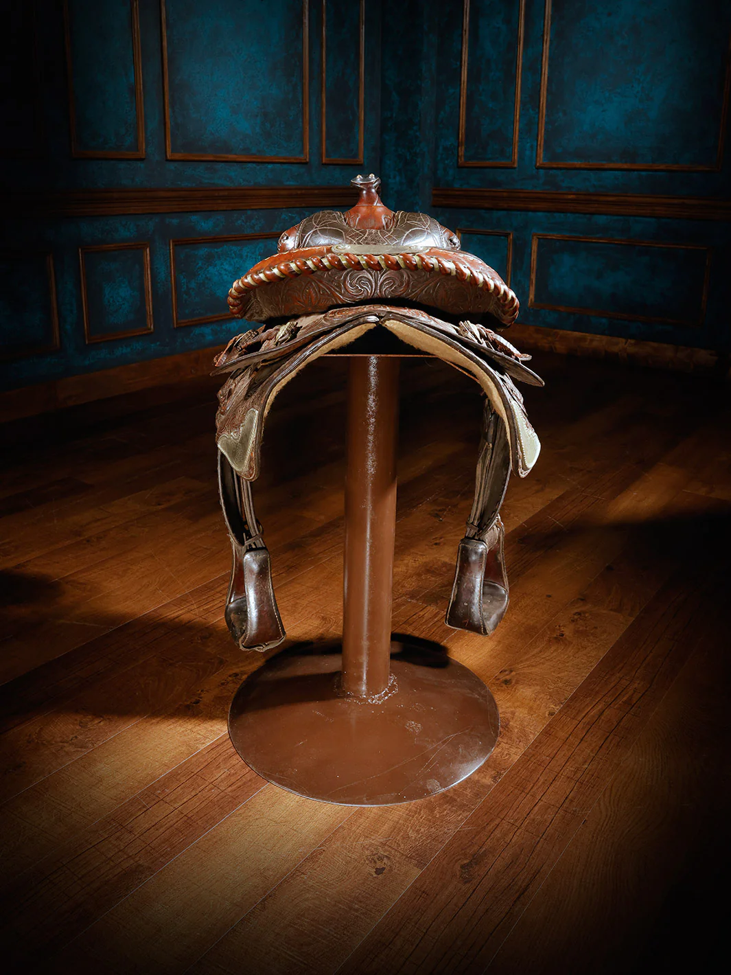 Billy Bob Western Saddle Bar Stool - Image 3