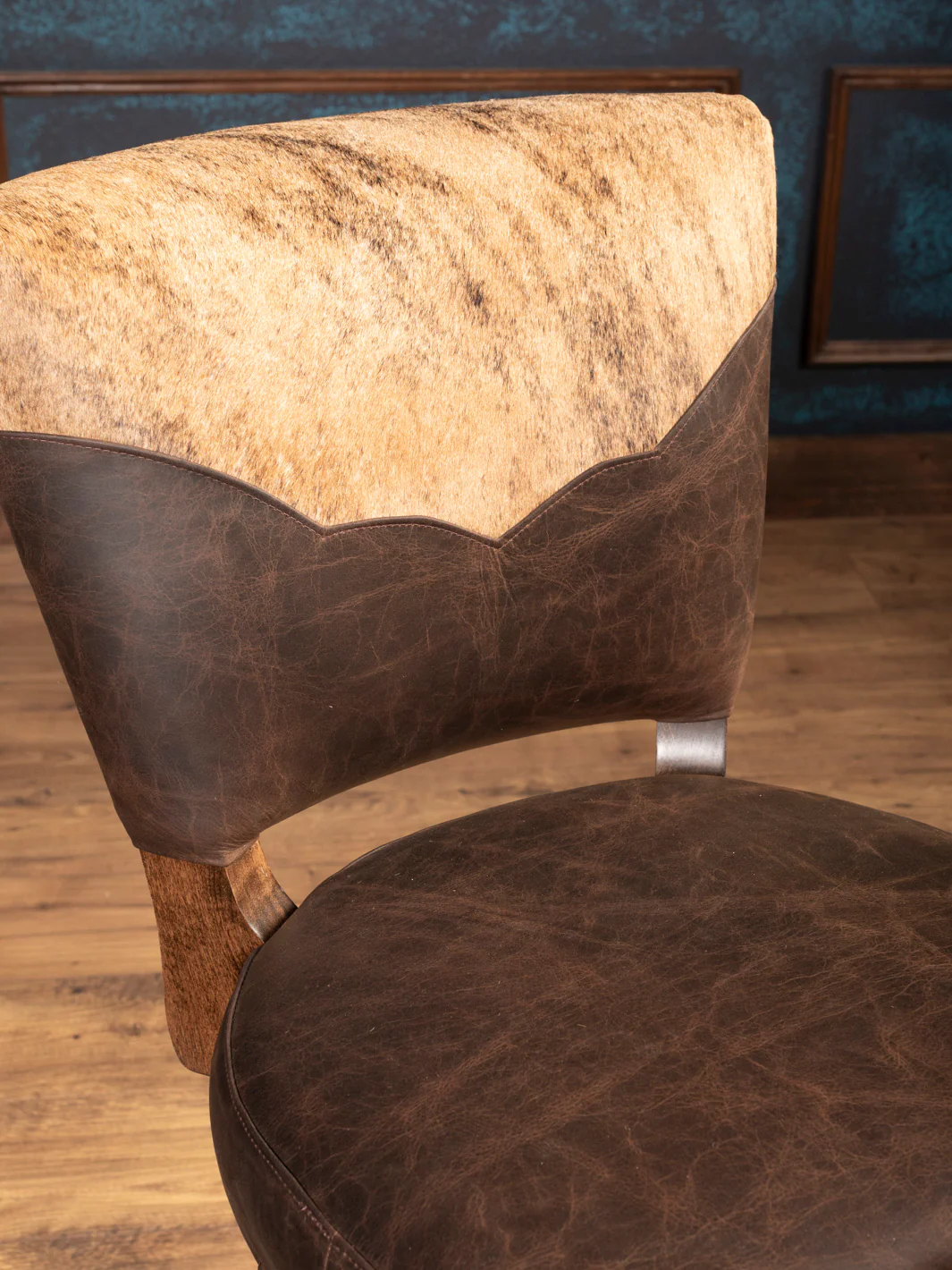 Desert Canyon Hide & Leather Swivel Bar Stool - Image 3