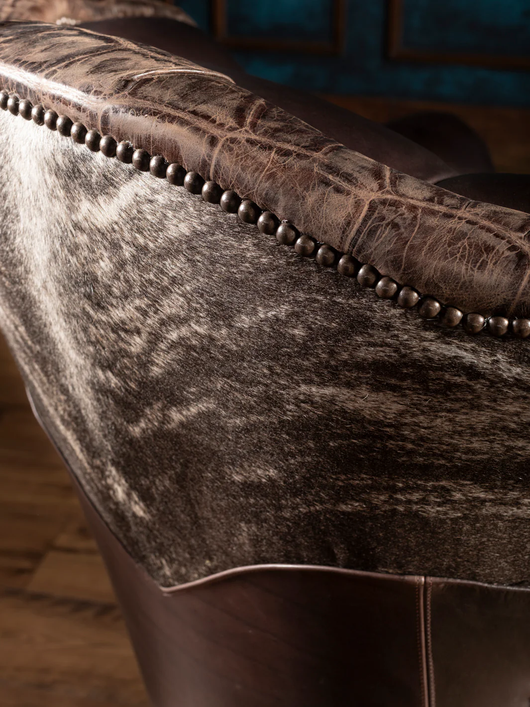 Diamond Stitch Leather Puma Swivel Chair - Image 5