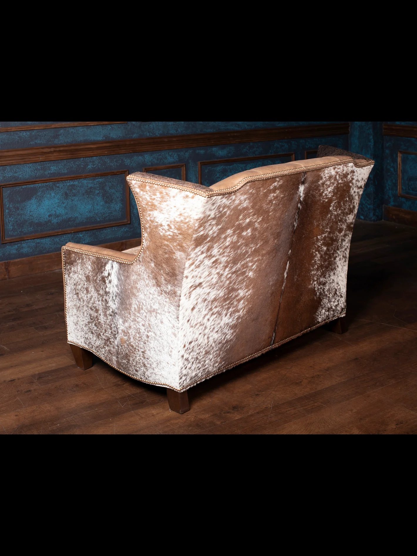 Hazelnut Leather Settee - Image 3