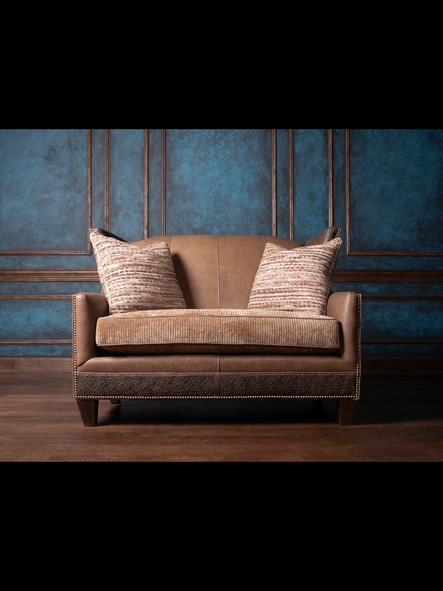 Hazelnut Leather Settee - Image 4