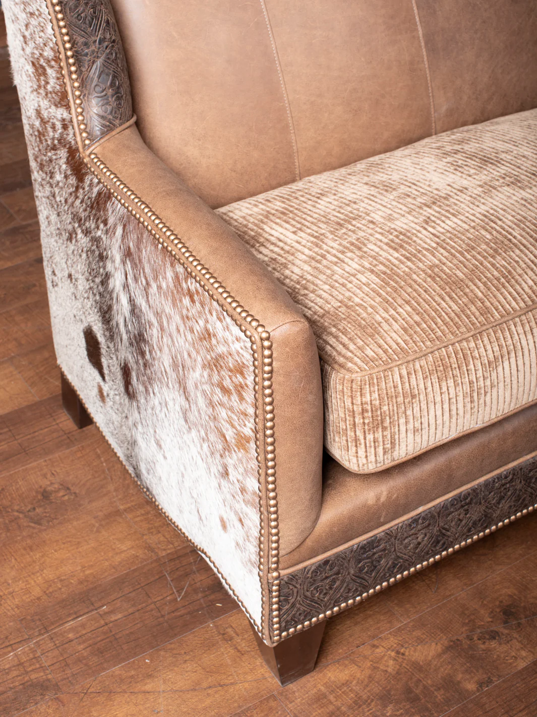 Hazelnut Leather Settee - Image 6