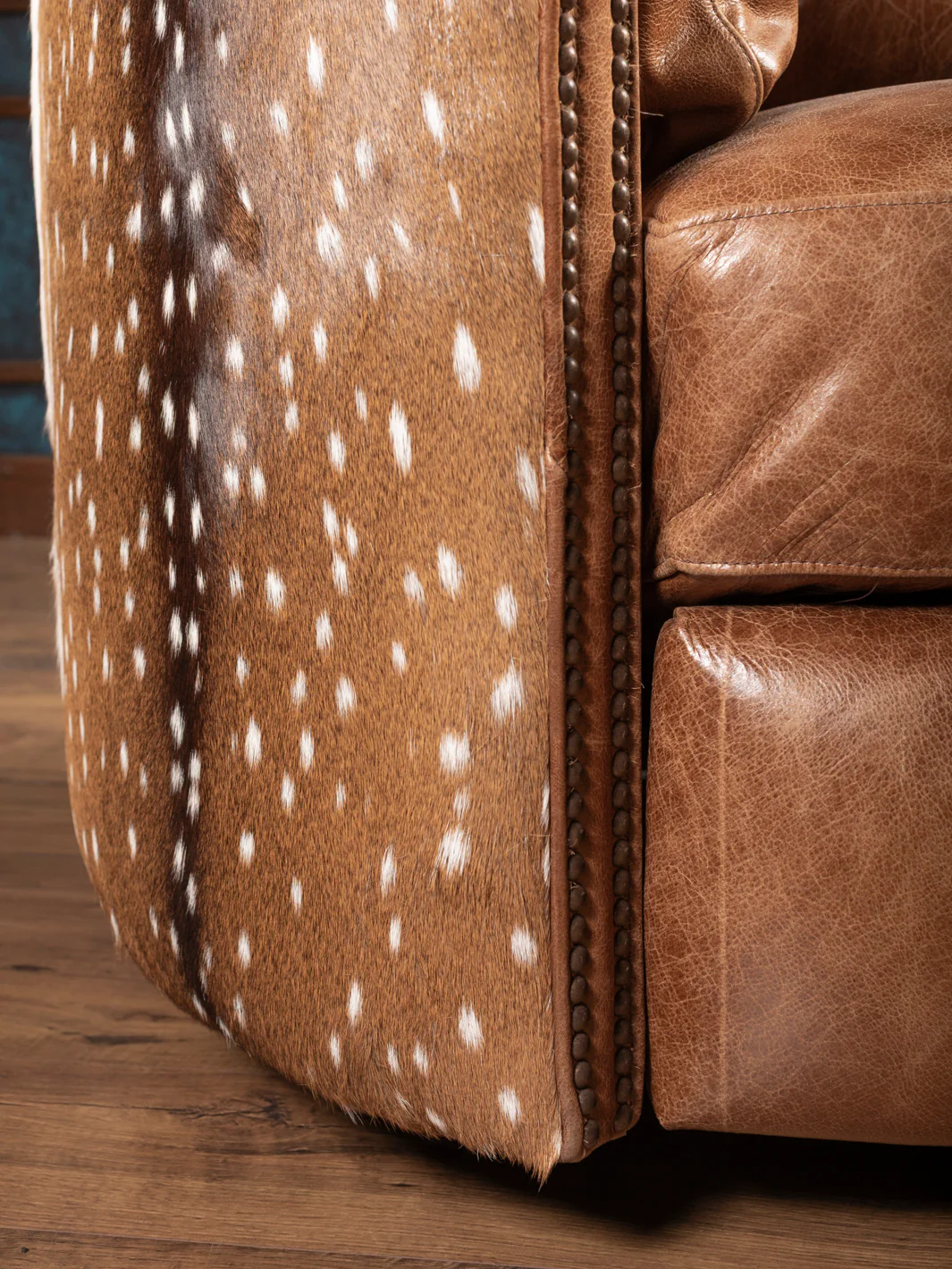 Hill Country Axis Leather Snug Swivel Recliner - Image 5