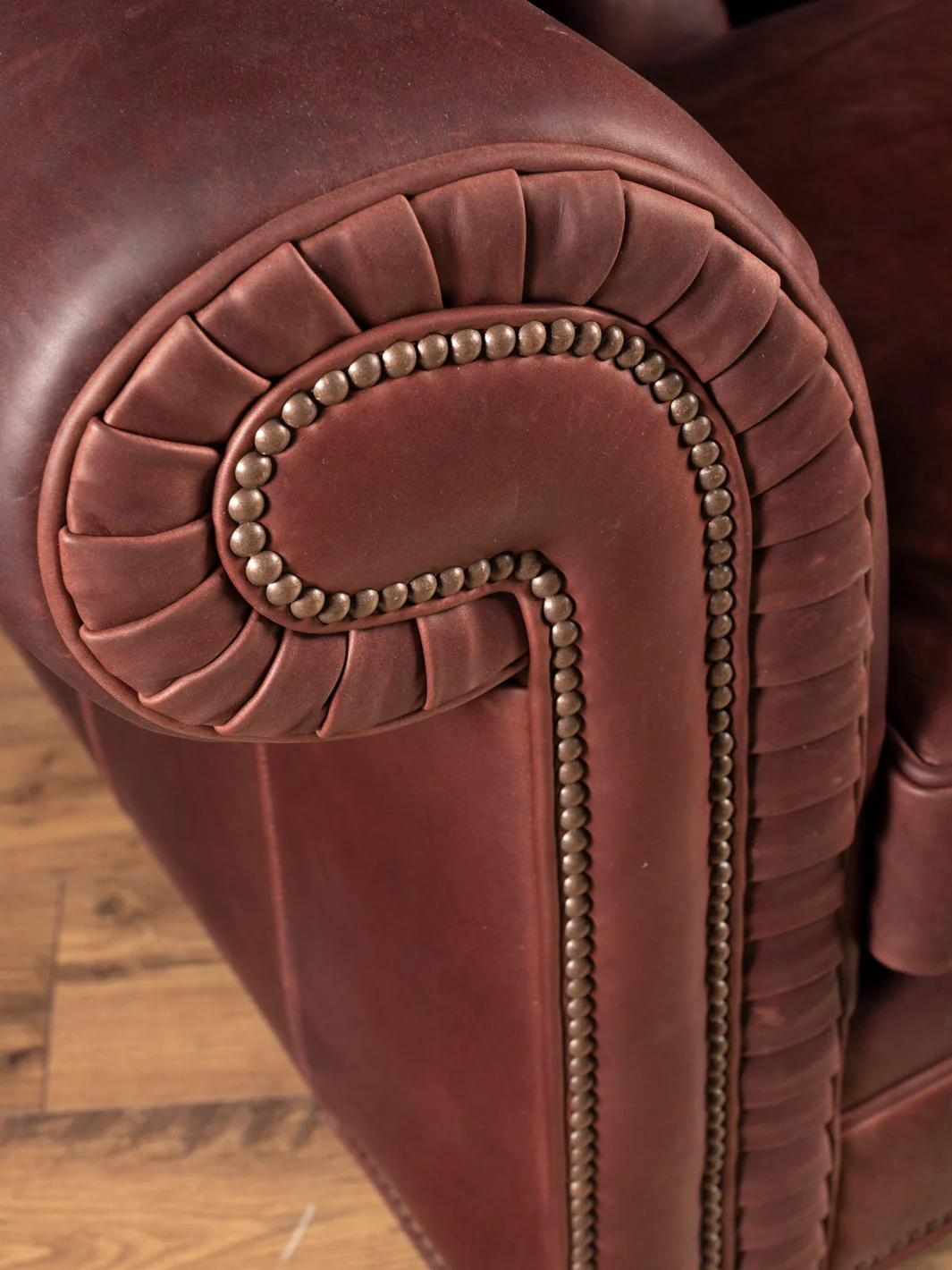 Remington Leather Chesterfield Loveseat - Image 5