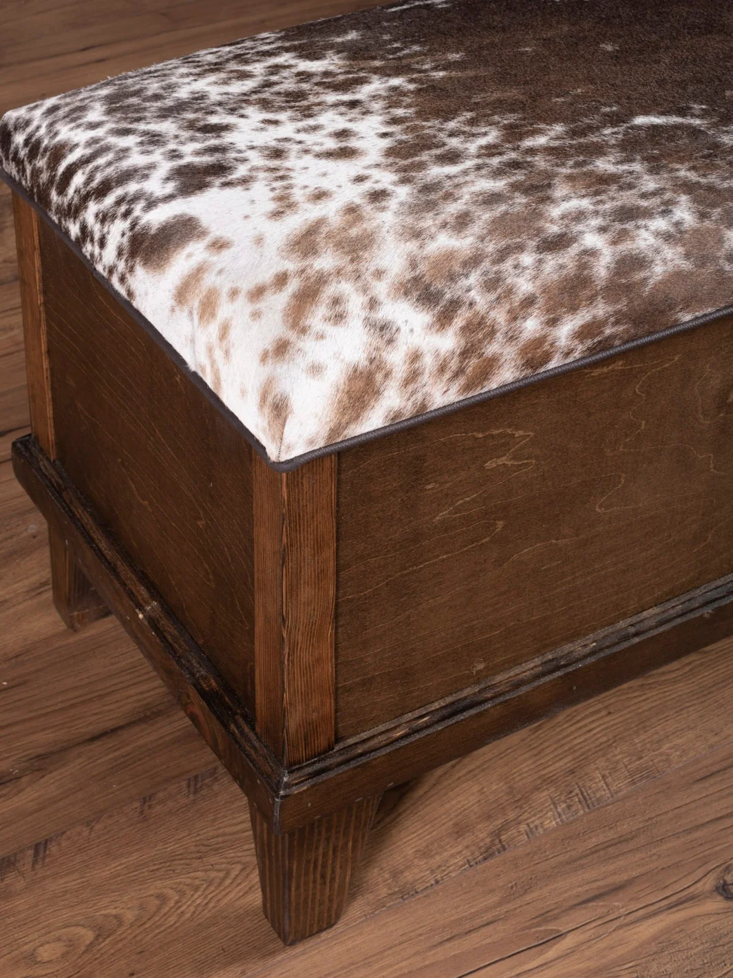 Roan Speckled Cowhide Storage Trunk Bench - Image 3