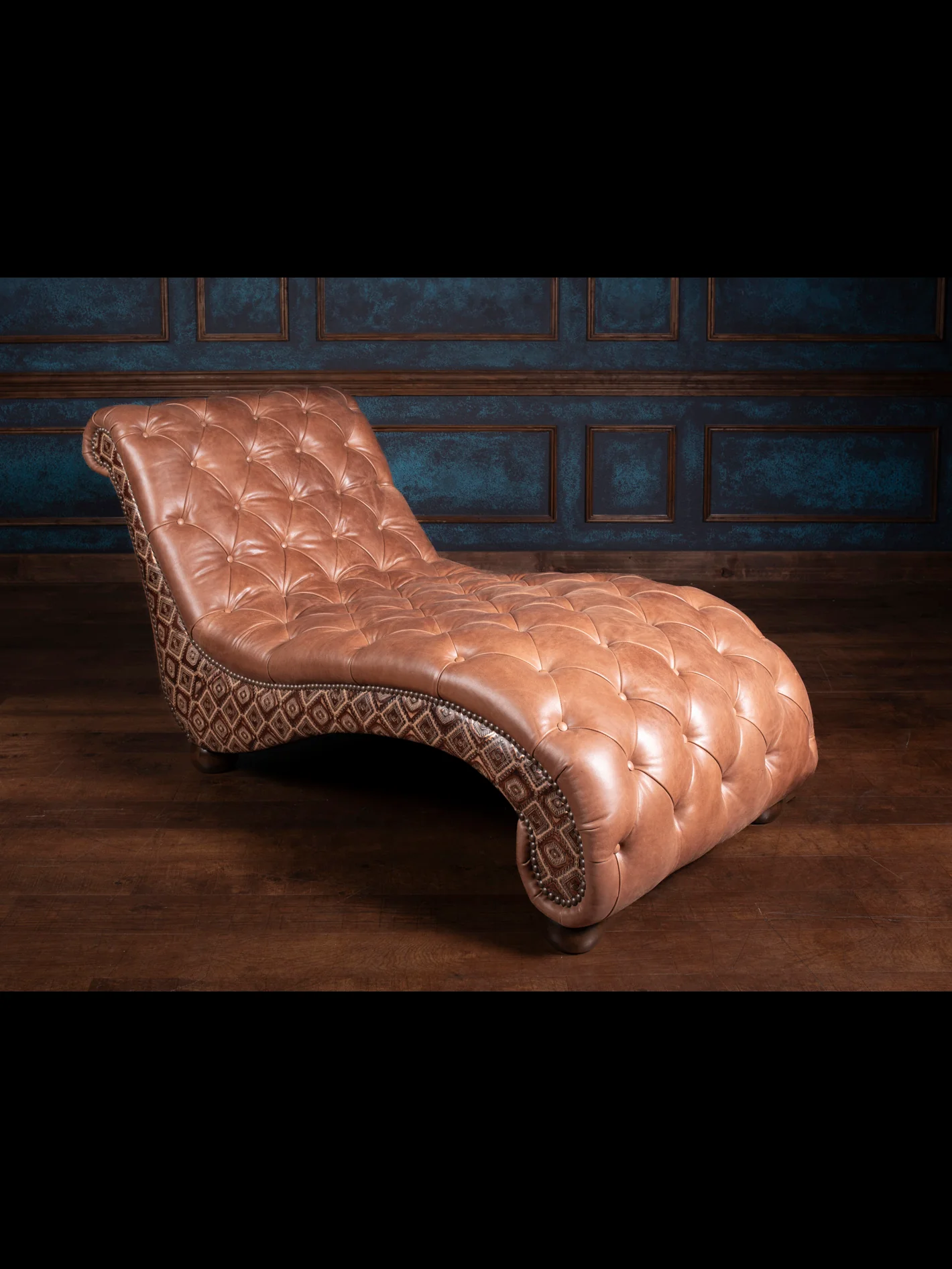 Rustic Mahogany Leather Chaise Lounge