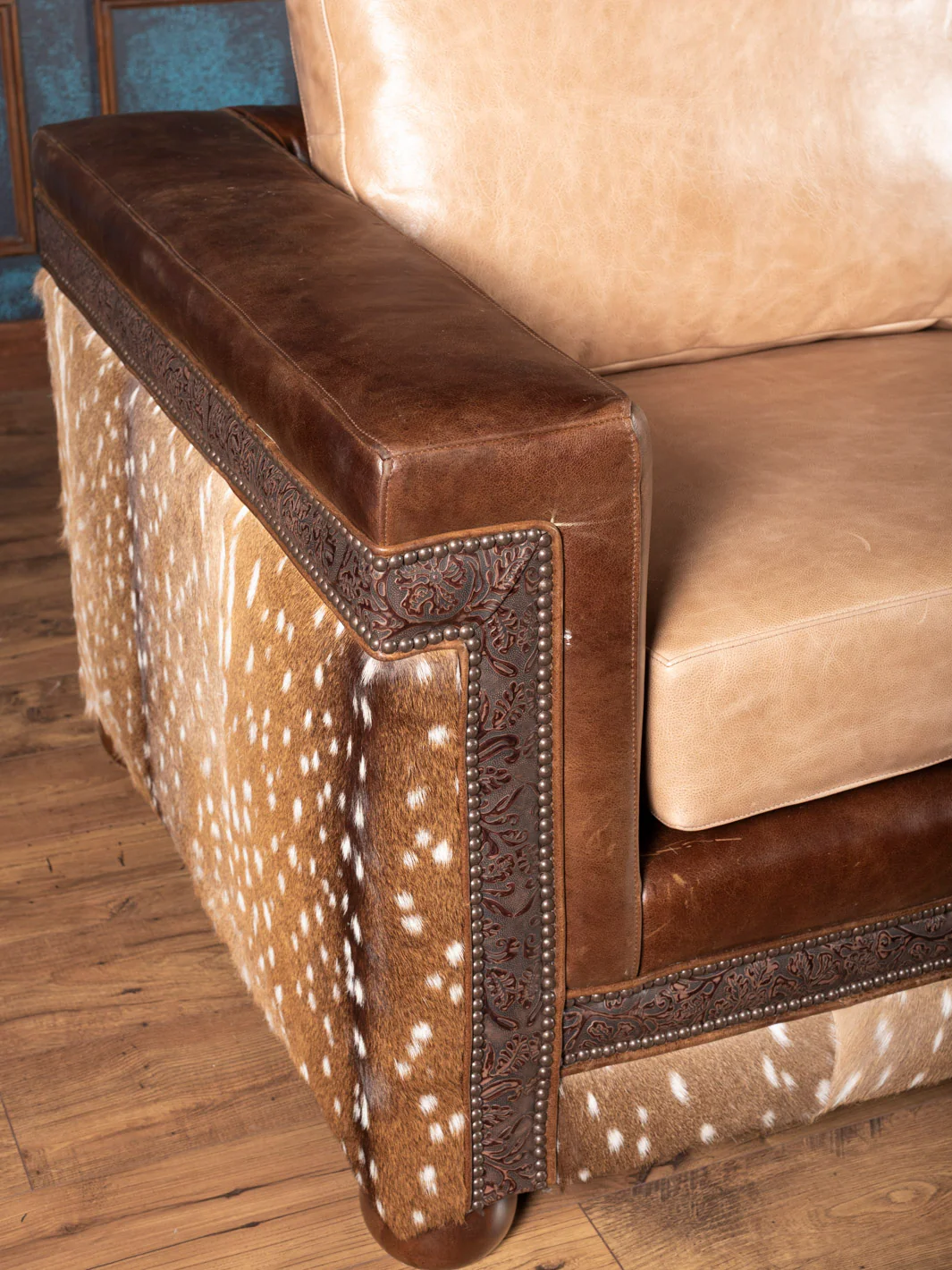 Sandstone Axis Leather Sofa - Image 4