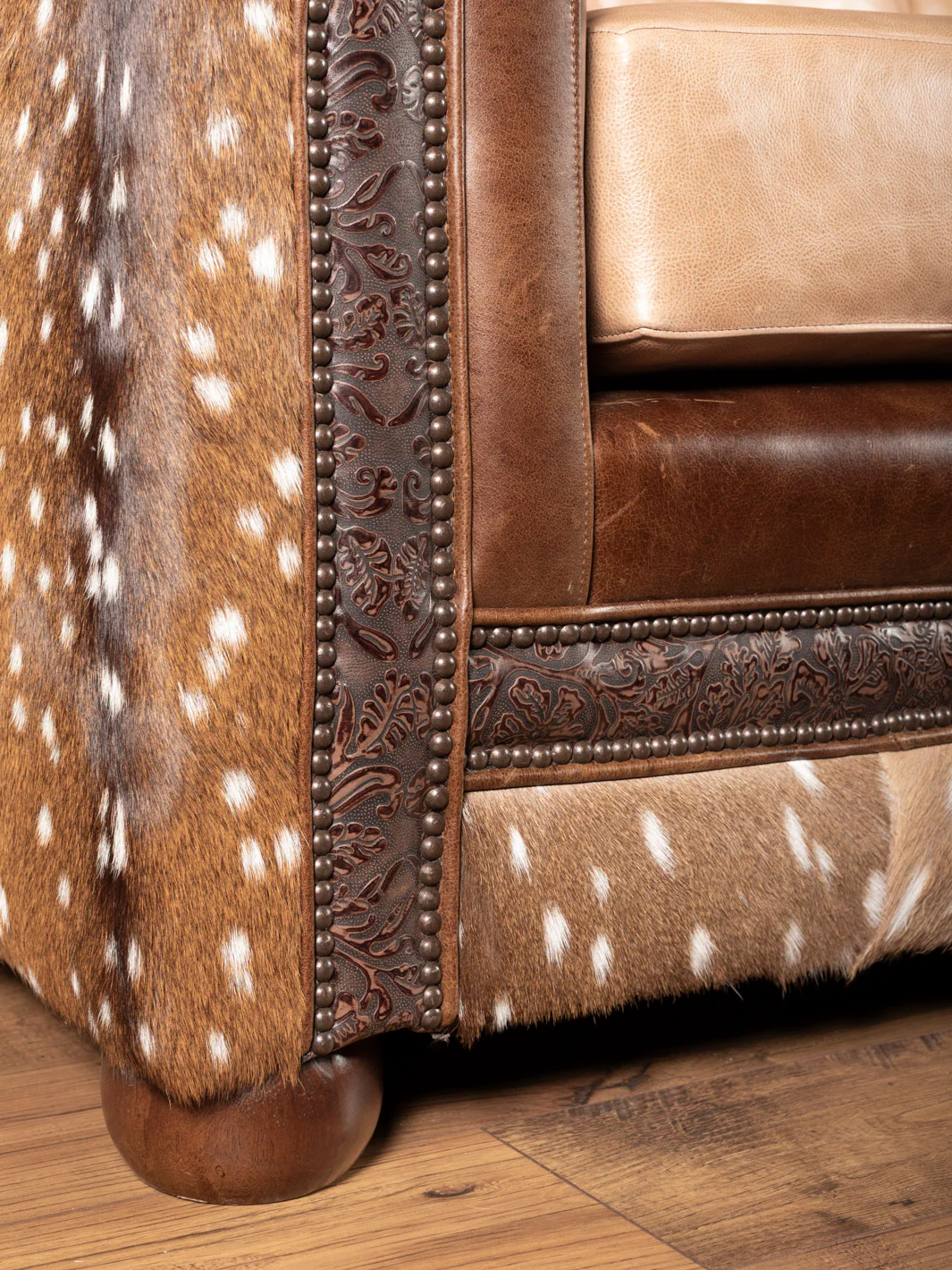 Sandstone Axis Leather Sofa - Image 5