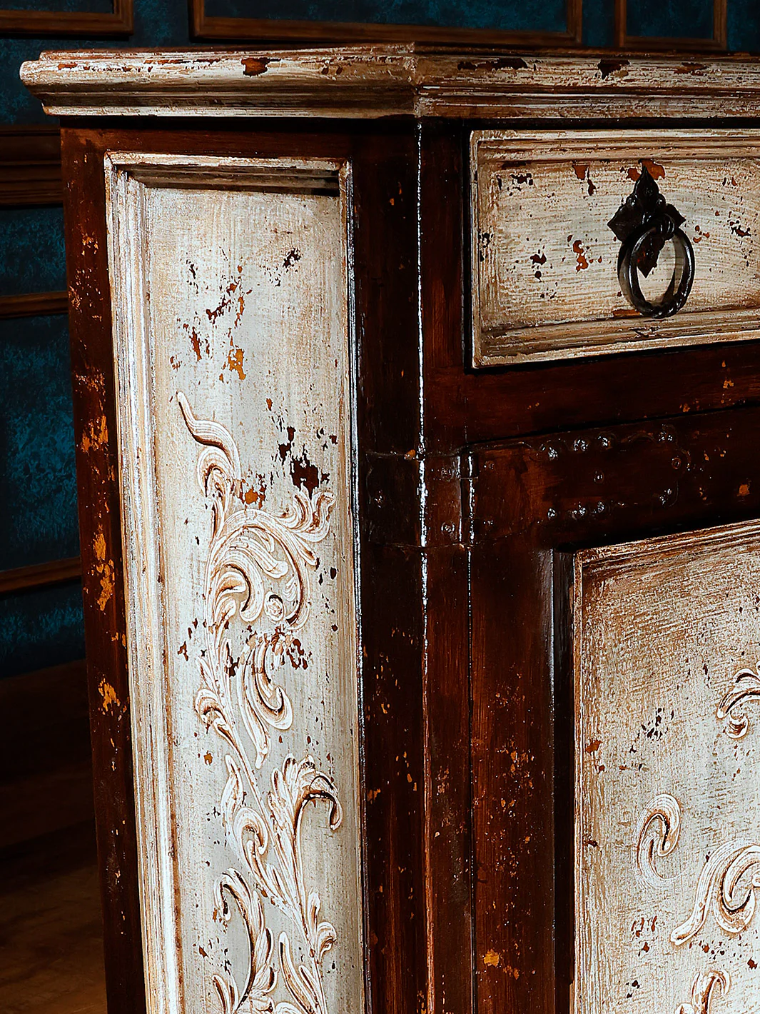 Silvano Heirloom Chest - Image 3