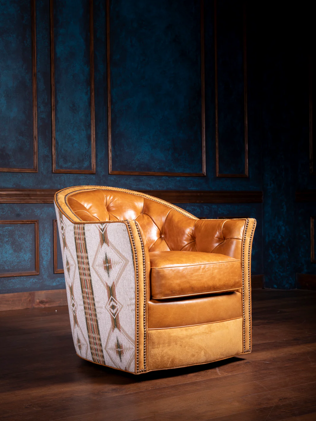 Smooth Desert Leather Swivel Chair - Image 4