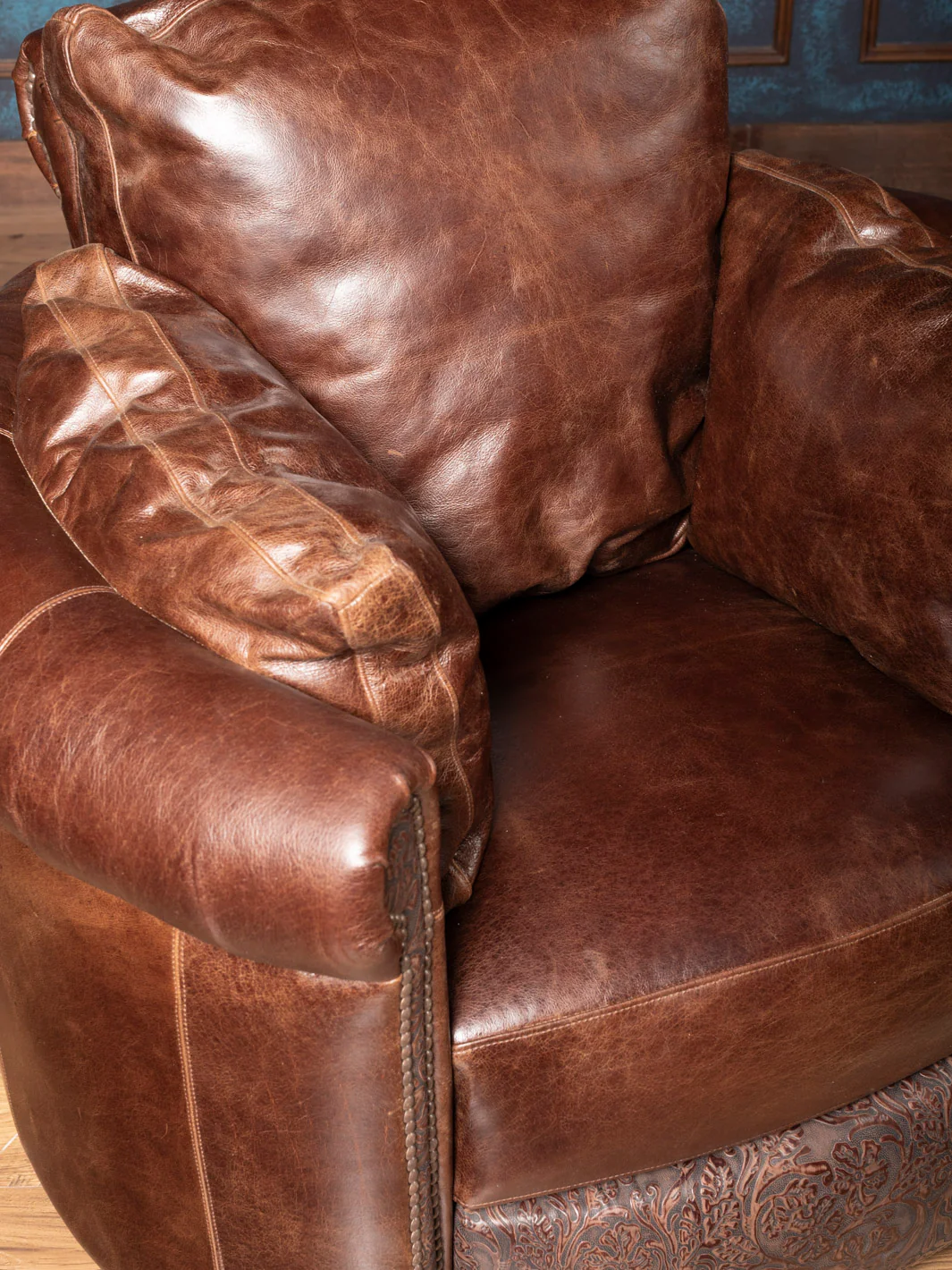 Texas Luxe Leather Snug Swivel Recliner - Image 4