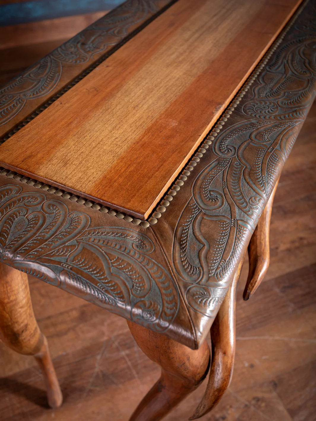 Tooled Leather Horn Console - Image 2