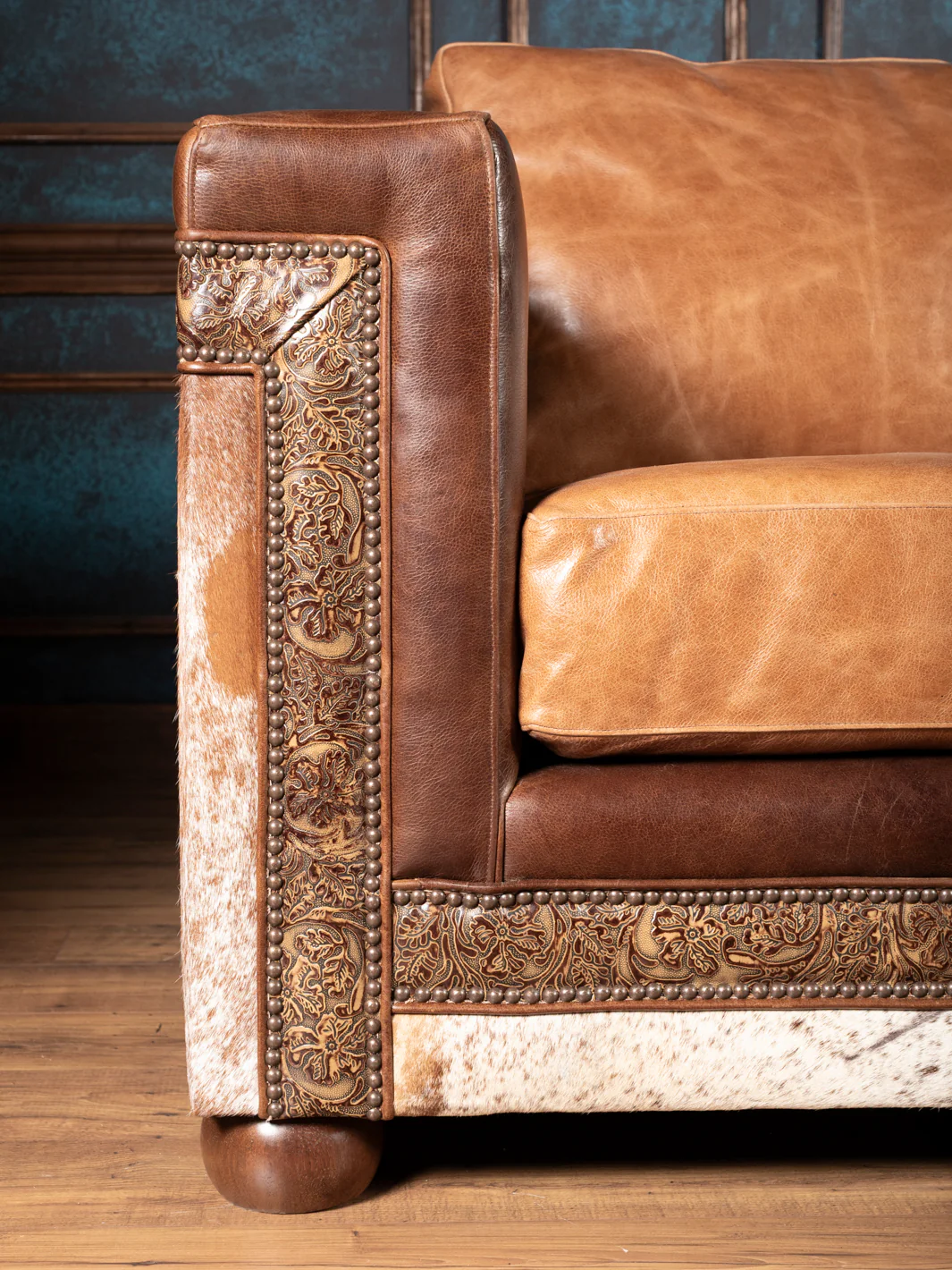 Two-Tone Western Longhorn Leather Architect Sofa - Image 2