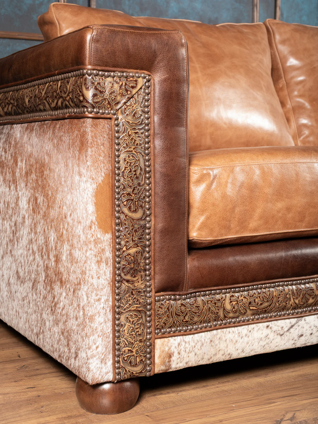 Two-Tone Western Longhorn Leather Architect Sofa - Image 3