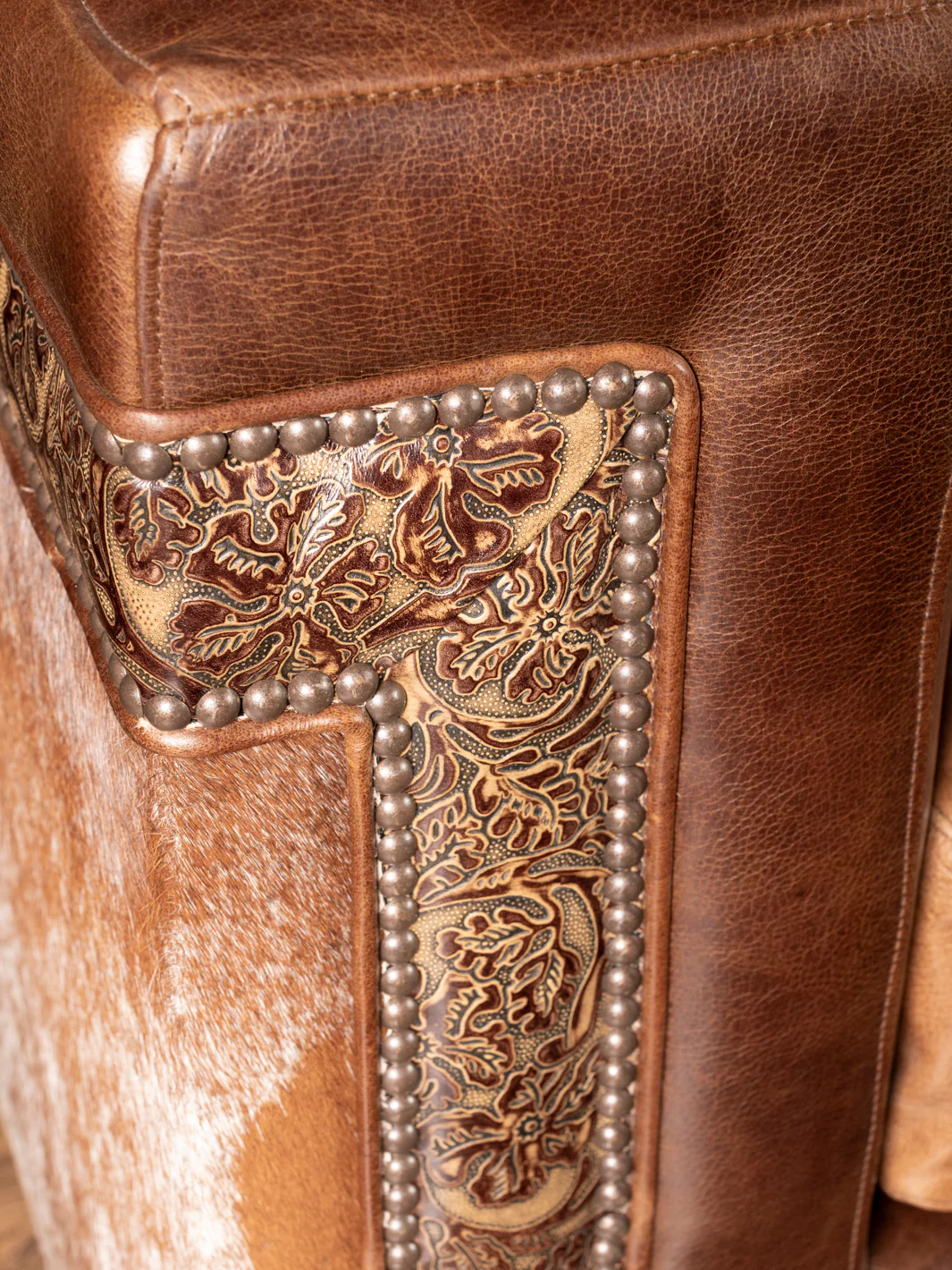 Two-Tone Western Longhorn Leather Architect Sofa - Image 4