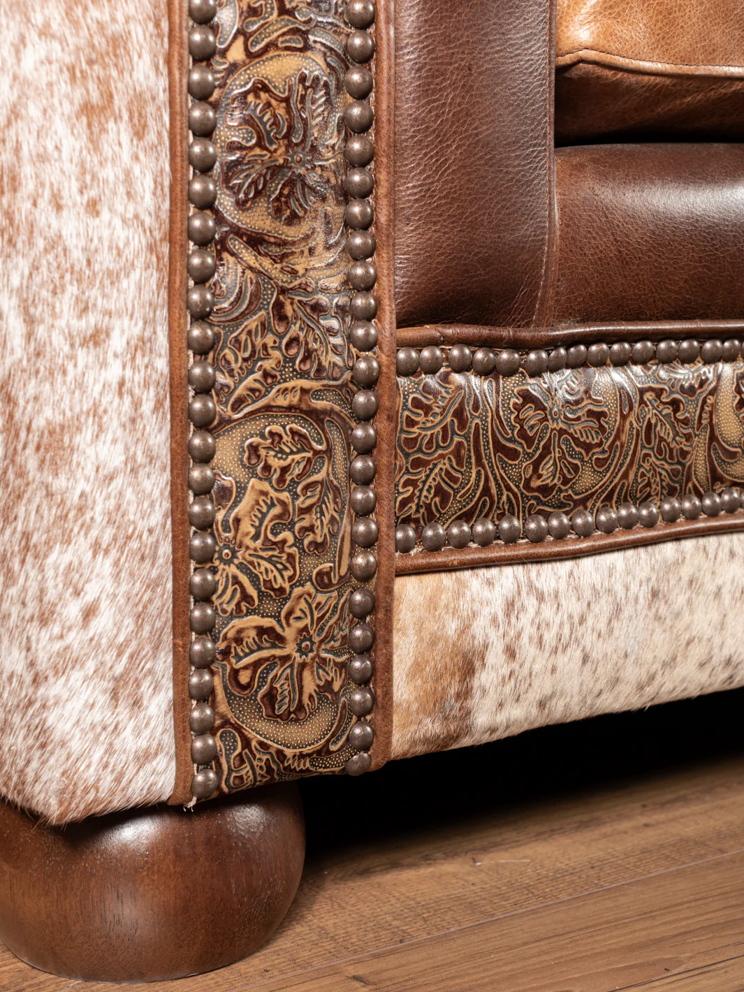 Two-Tone Western Longhorn Leather Architect Sofa - Image 5