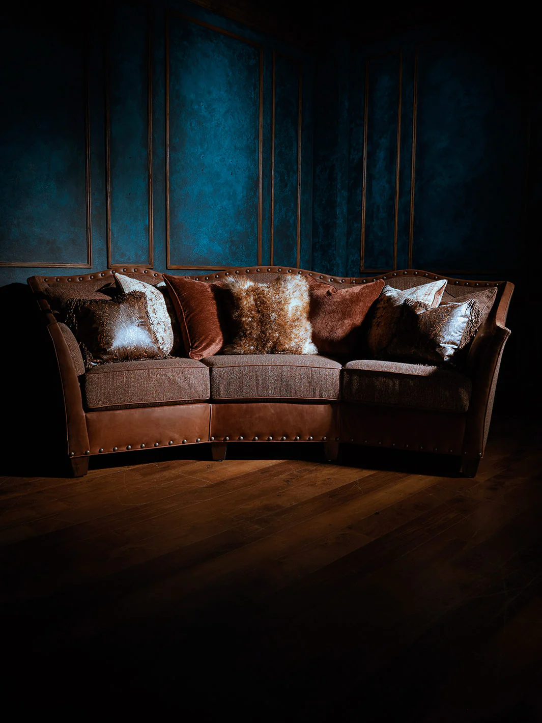 Winston Western Sofa - Image 3