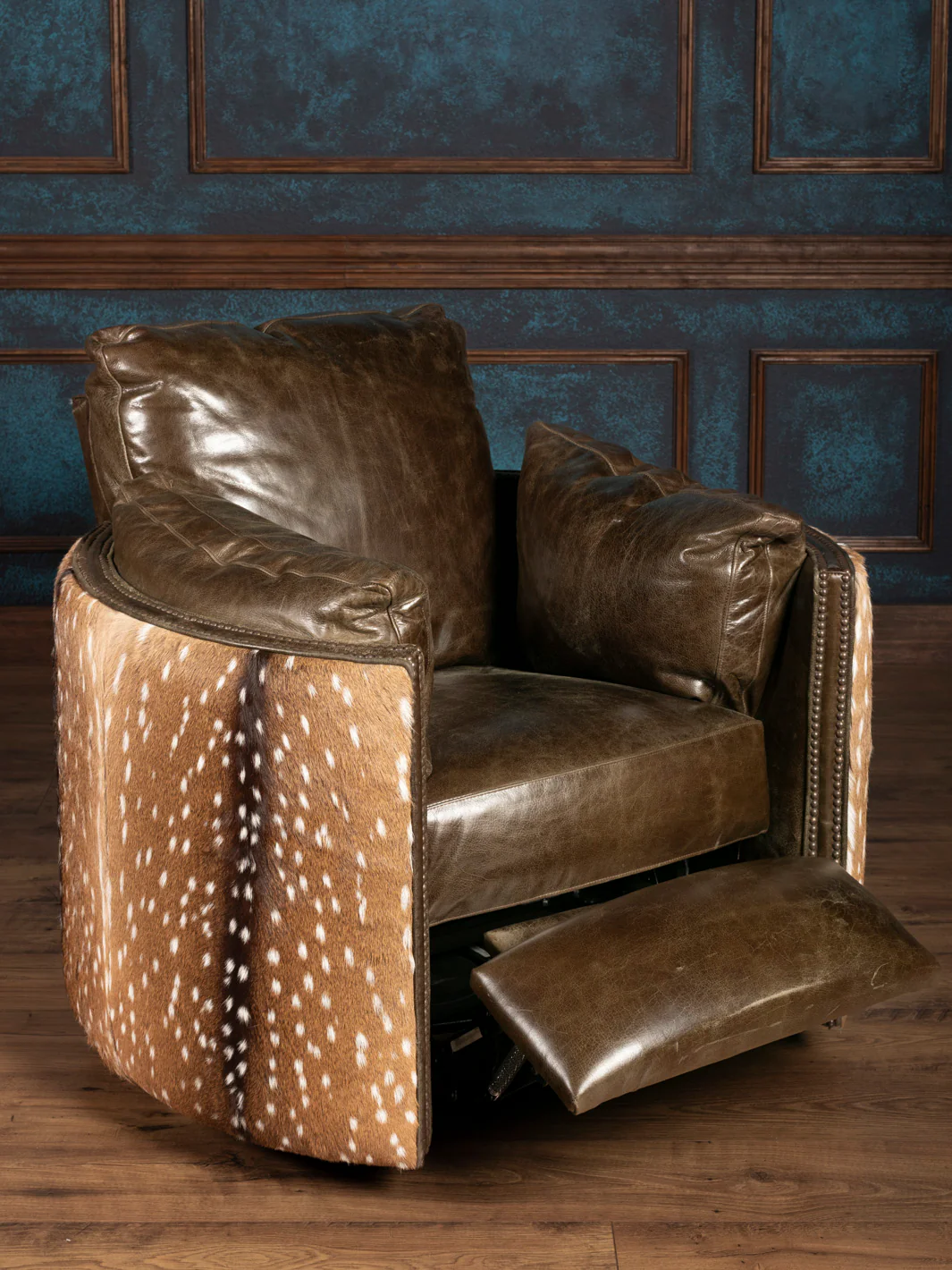 Wintergreen Leather & Axis Snug Swivel Recliner - Image 5
